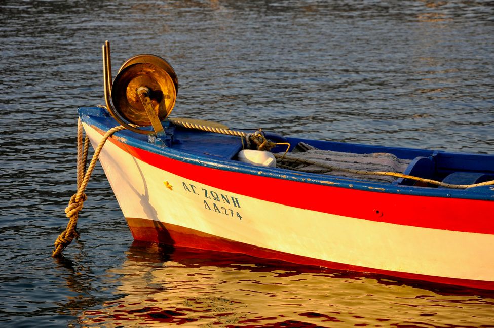 Barque flottant &agrave; Alonissos dans l'archipel des Sporades